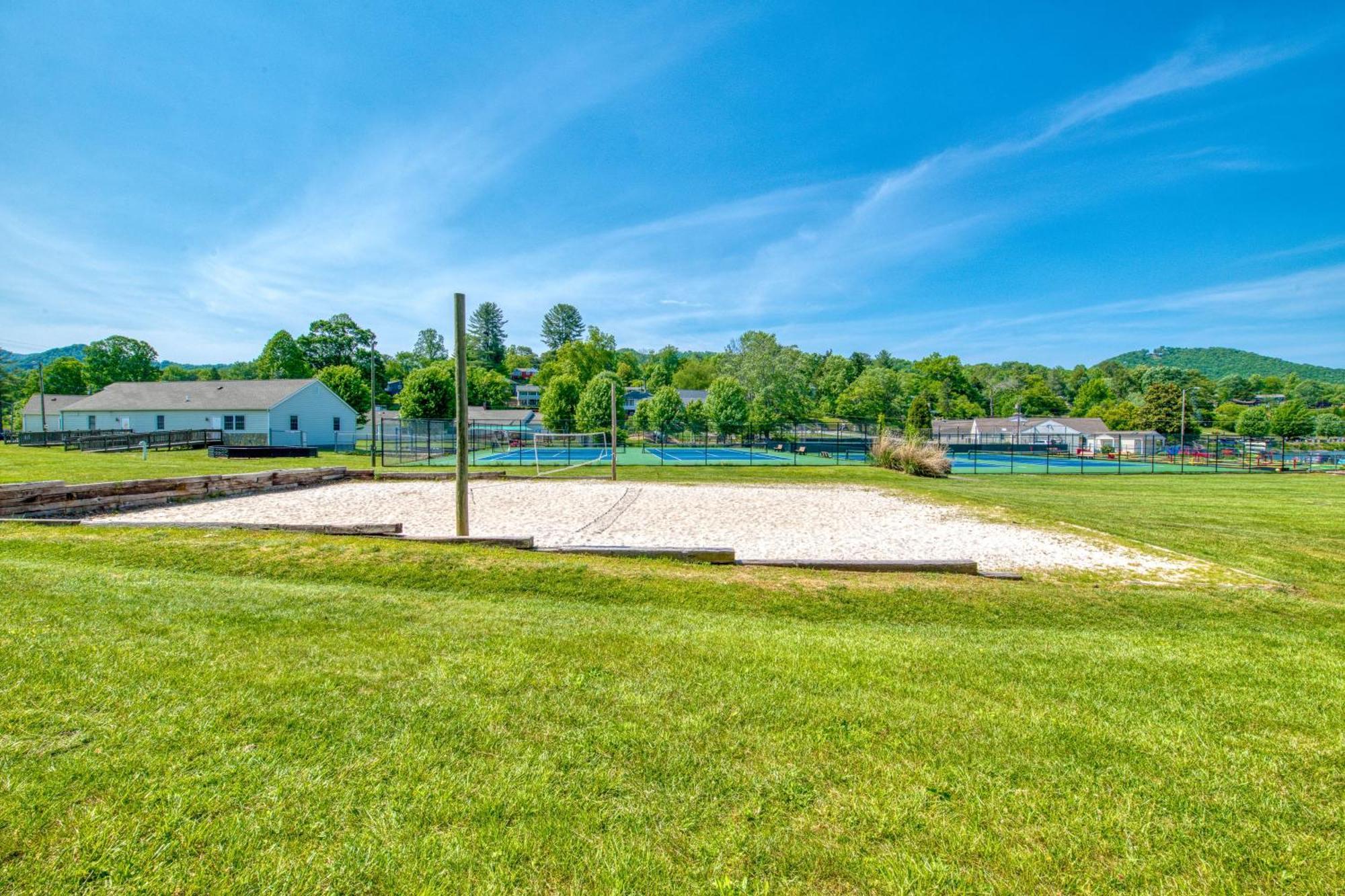 Campground Apts Lake Junaluska 객실 사진