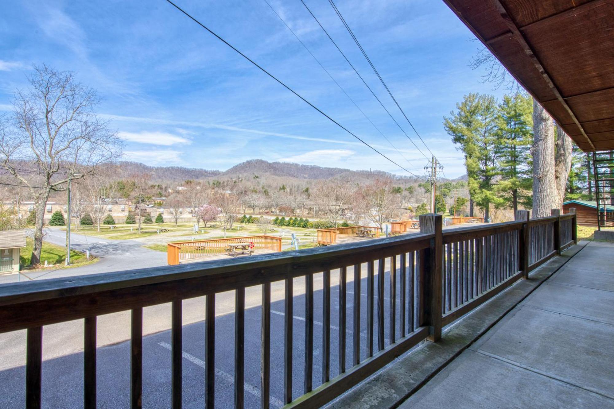 Campground Apts Lake Junaluska 객실 사진